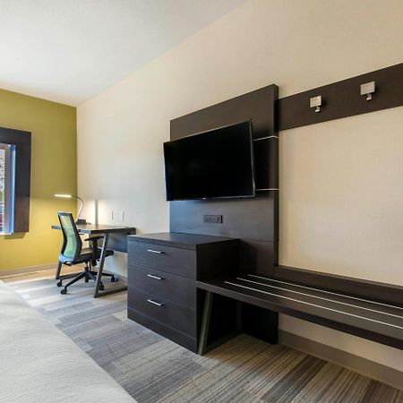Holiday Inn Express And Suites Chicago West - St Charles By Ihg Saint Charles Bagian luar foto