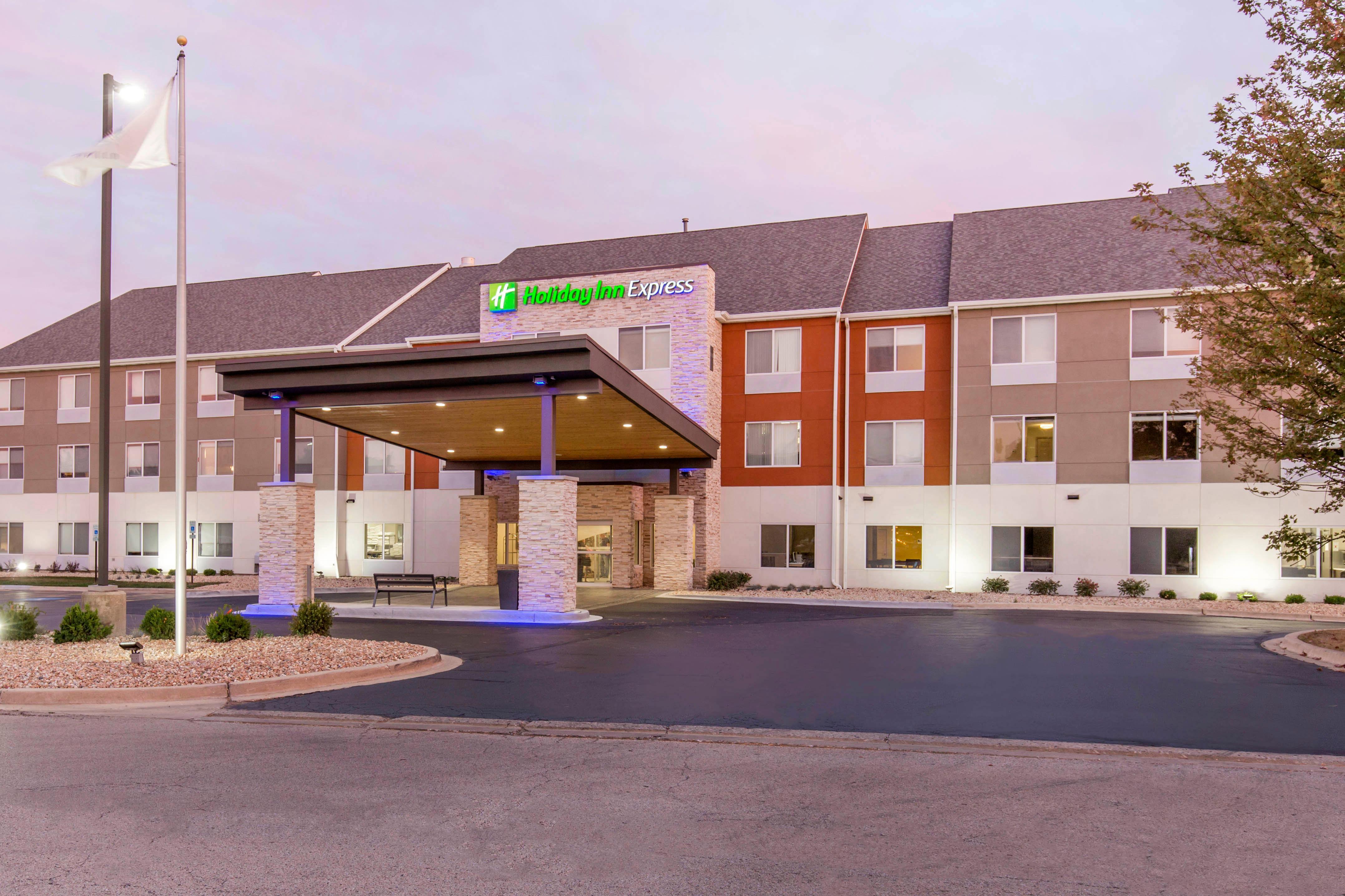 Holiday Inn Express And Suites Chicago West - St Charles By Ihg Saint Charles Bagian luar foto