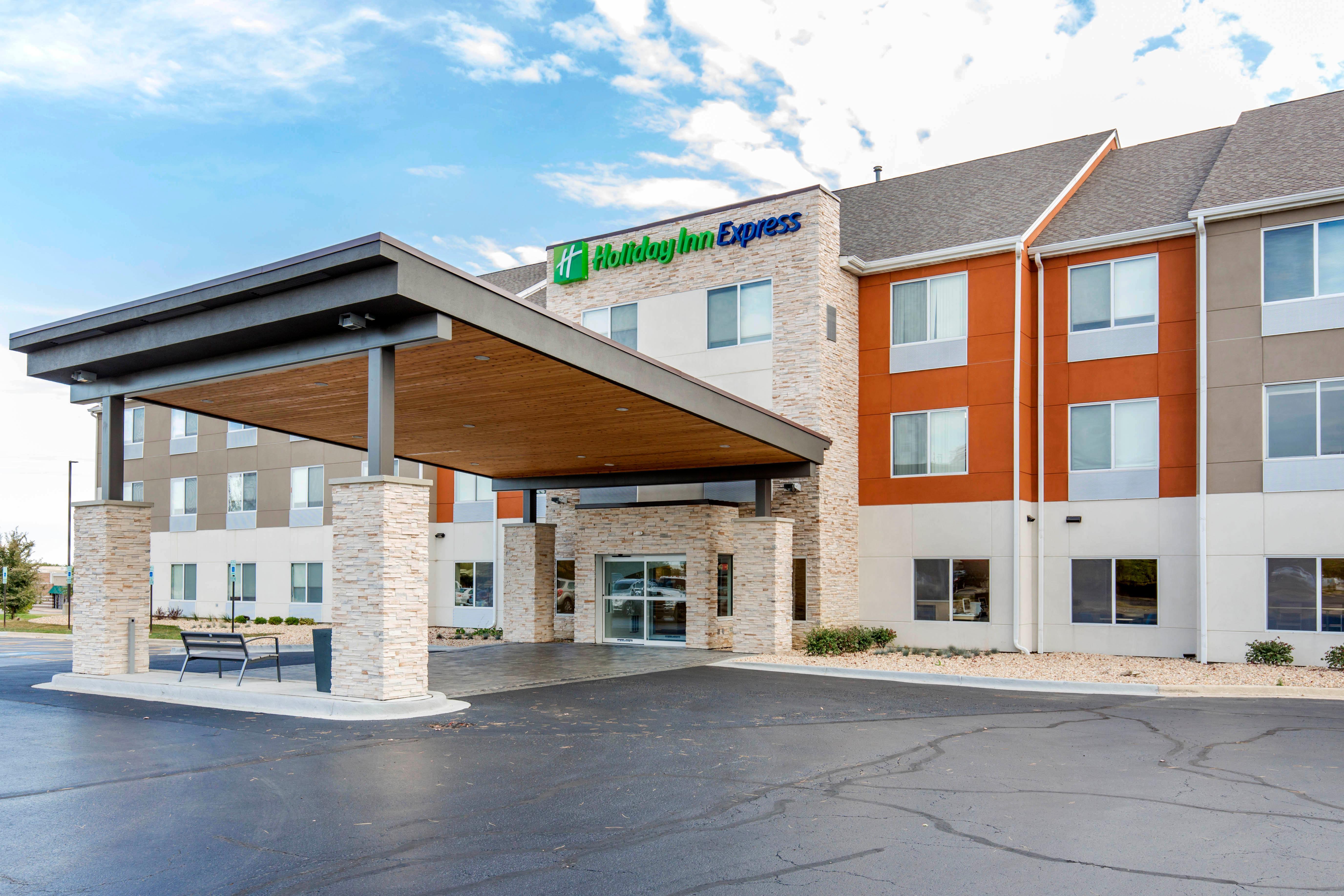 Holiday Inn Express And Suites Chicago West - St Charles By Ihg Saint Charles Bagian luar foto