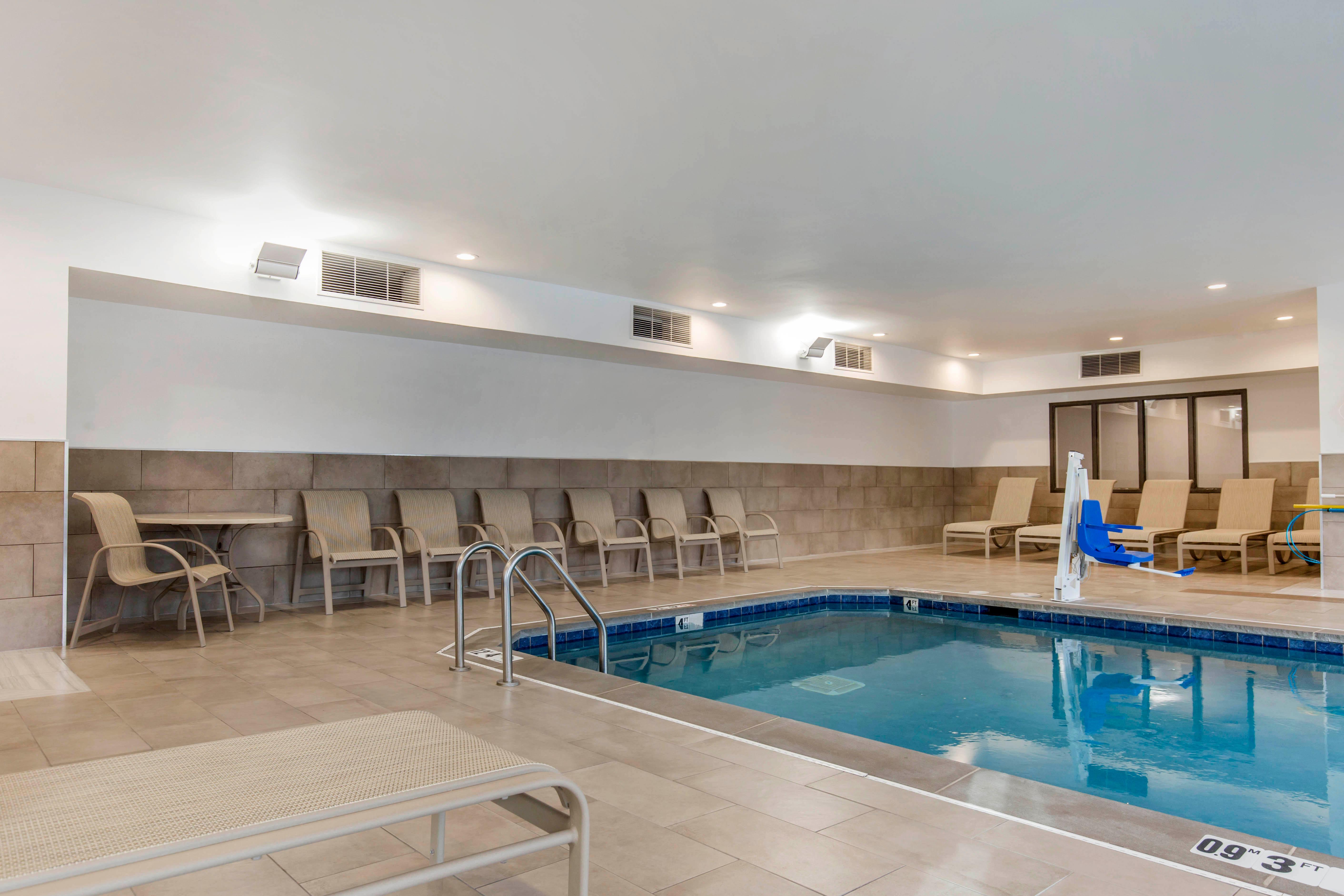 Holiday Inn Express And Suites Chicago West - St Charles By Ihg Saint Charles Bagian luar foto