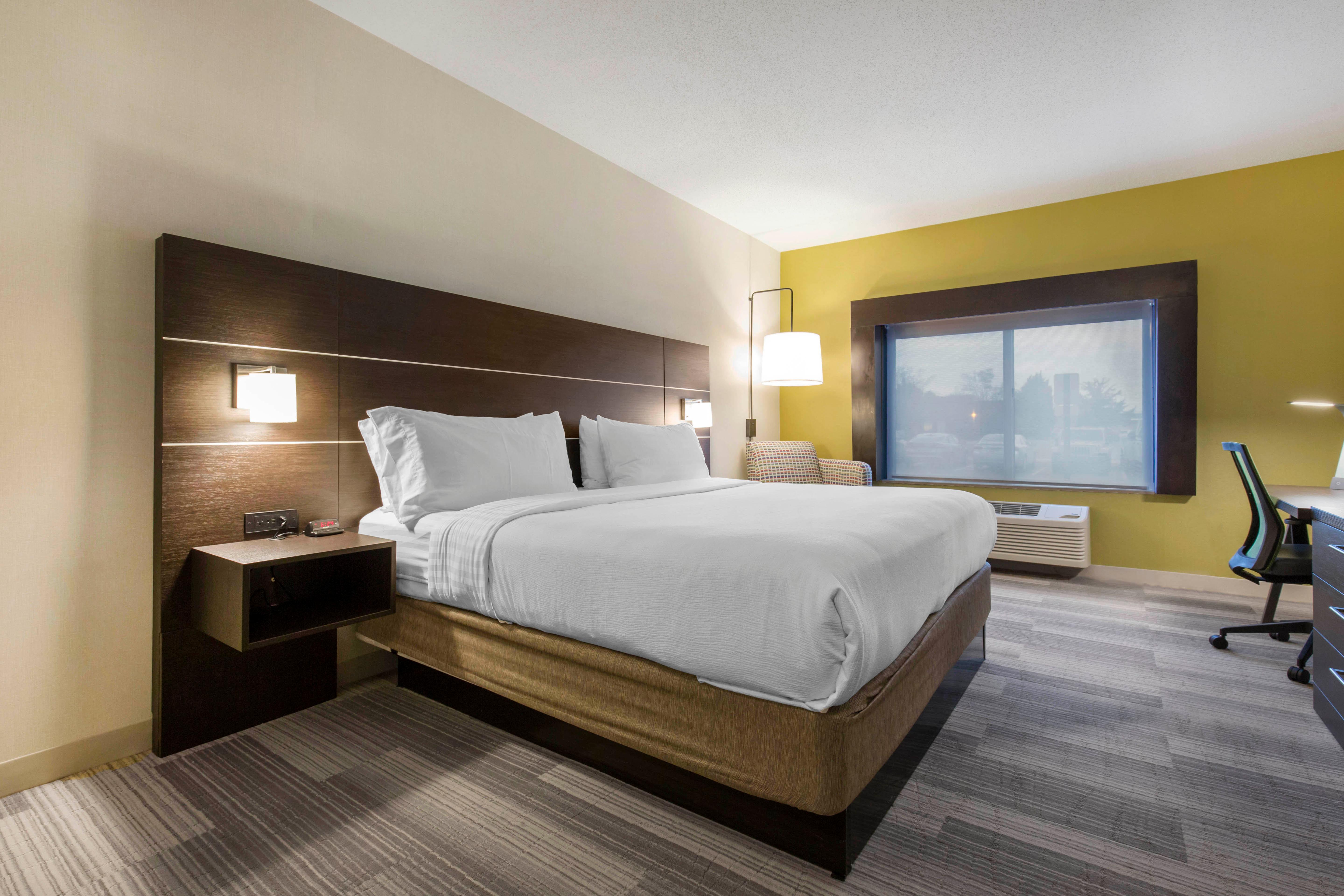 Holiday Inn Express And Suites Chicago West - St Charles By Ihg Saint Charles Bagian luar foto
