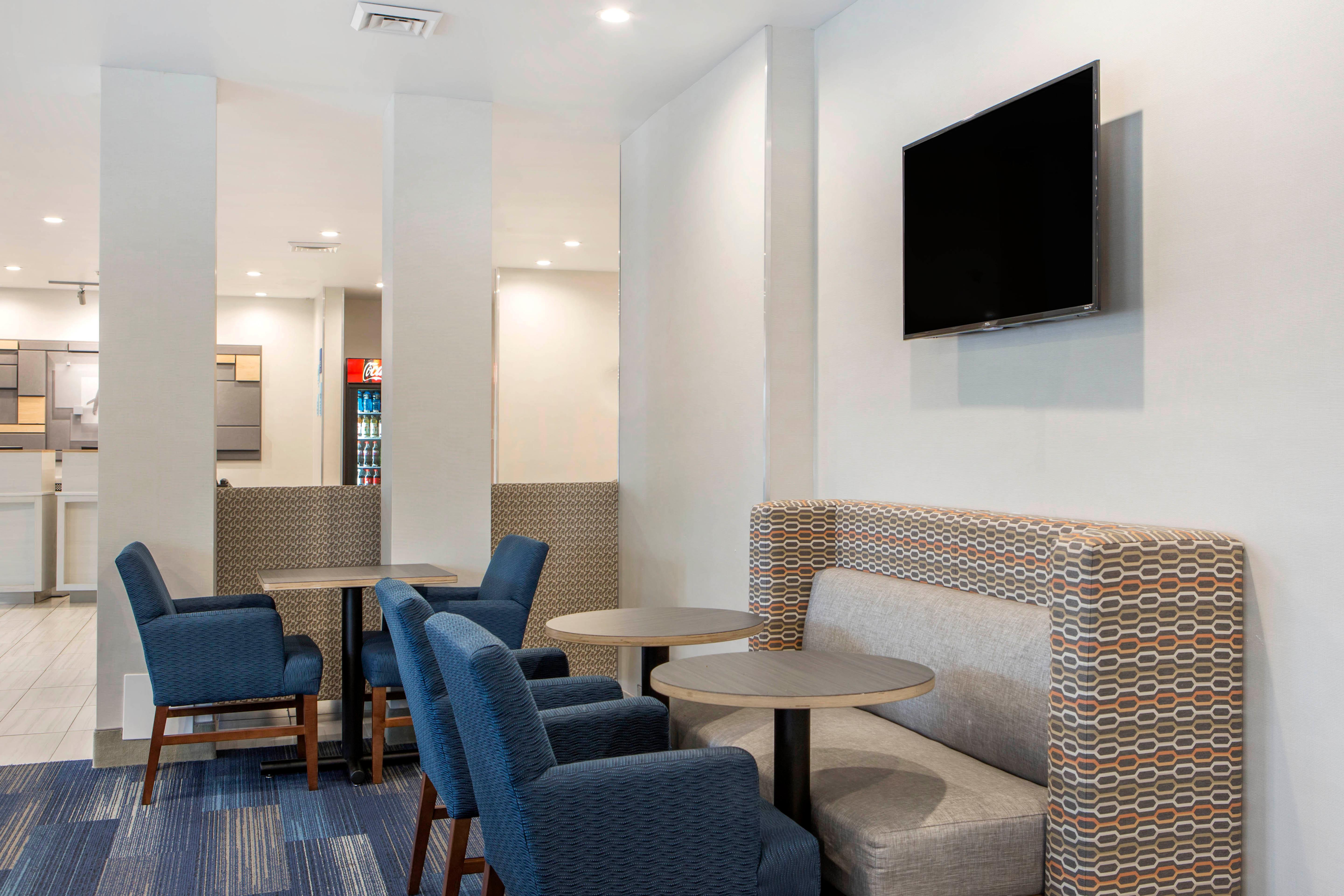 Holiday Inn Express And Suites Chicago West - St Charles By Ihg Saint Charles Bagian luar foto