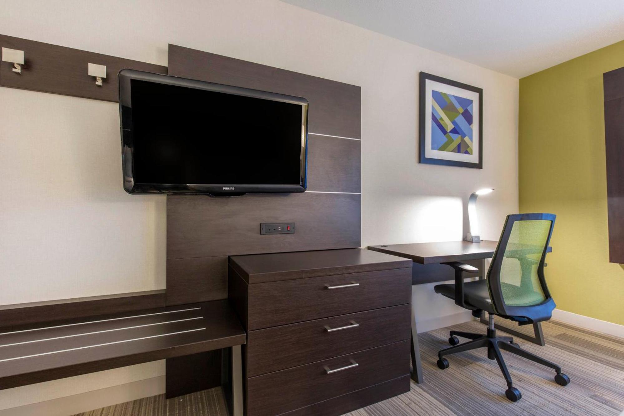 Holiday Inn Express And Suites Chicago West - St Charles By Ihg Saint Charles Bagian luar foto
