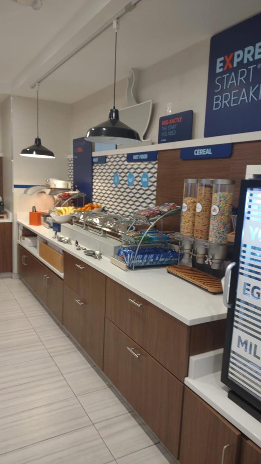 Holiday Inn Express And Suites Chicago West - St Charles By Ihg Saint Charles Bagian luar foto