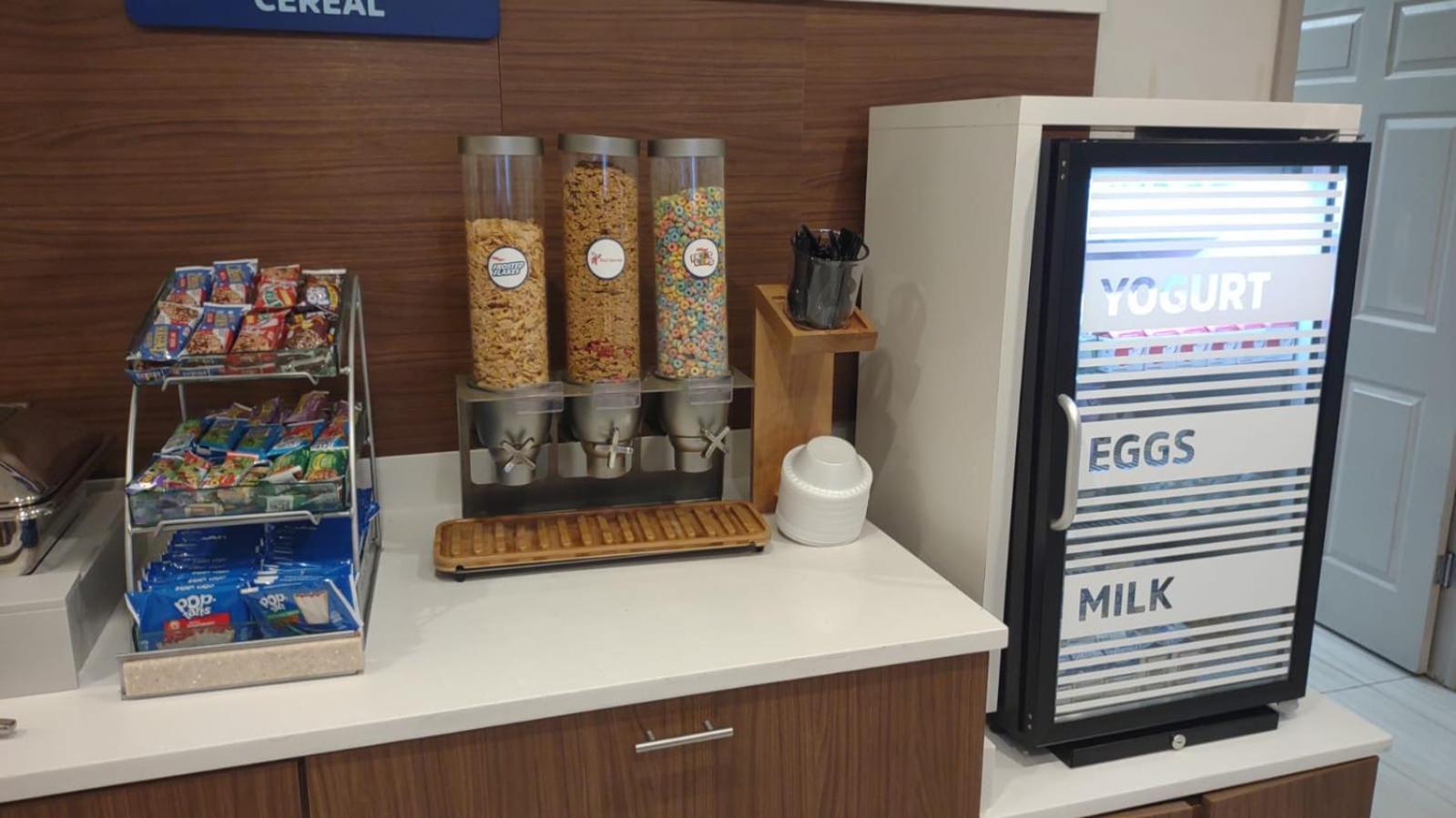Holiday Inn Express And Suites Chicago West - St Charles By Ihg Saint Charles Bagian luar foto