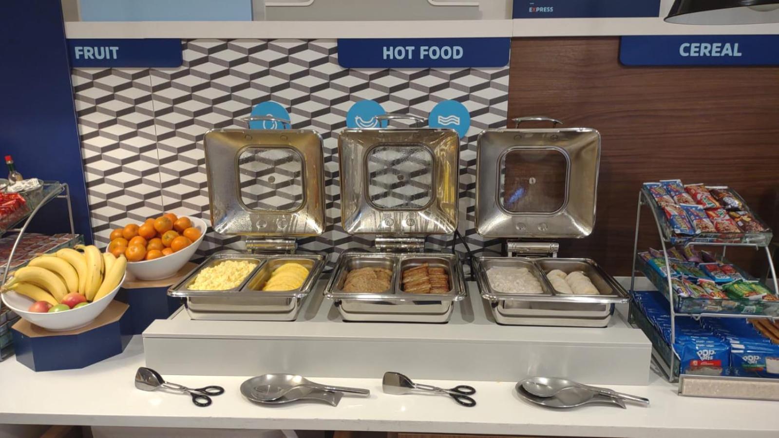Holiday Inn Express And Suites Chicago West - St Charles By Ihg Saint Charles Bagian luar foto