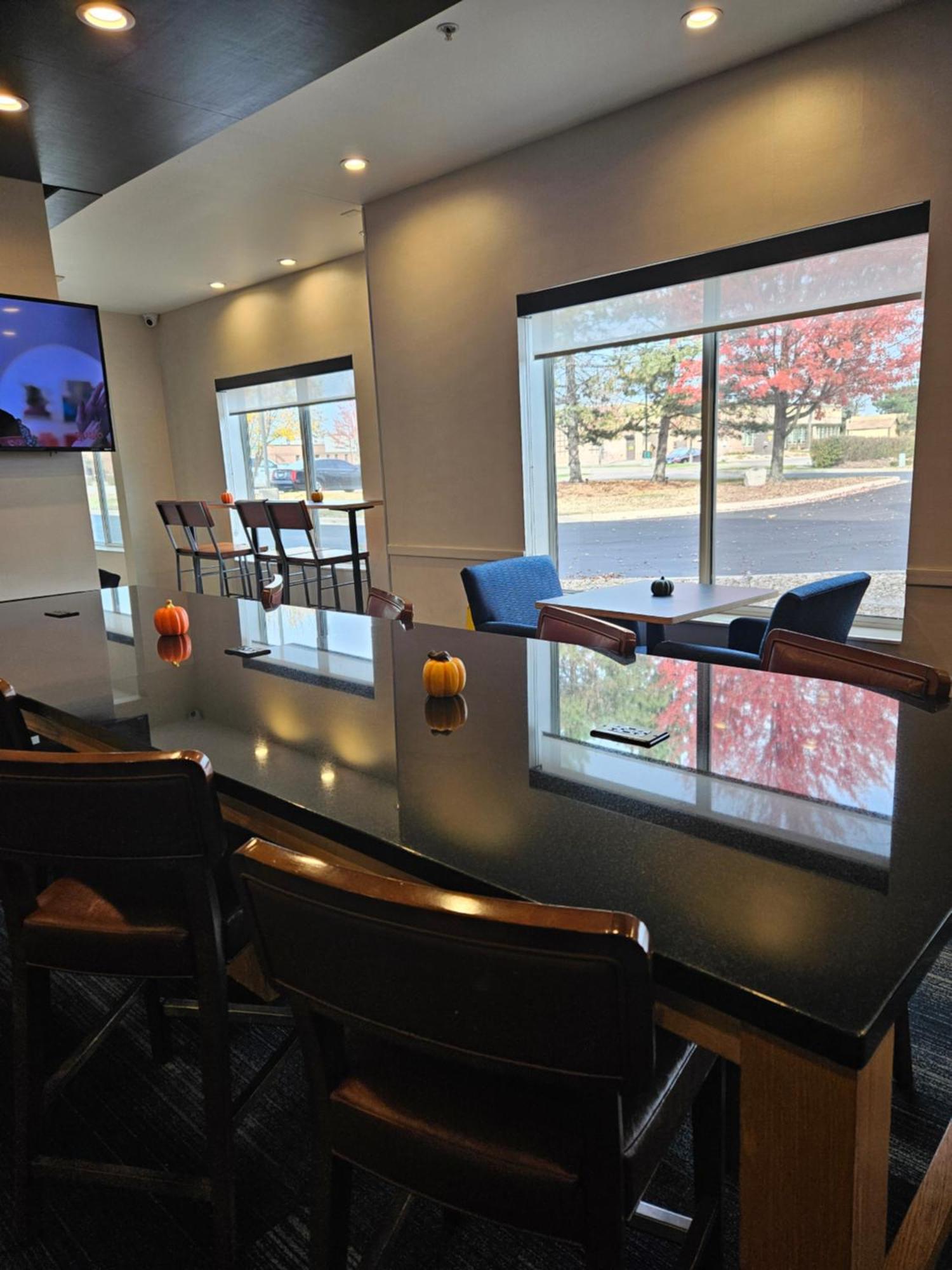 Holiday Inn Express And Suites Chicago West - St Charles By Ihg Saint Charles Bagian luar foto