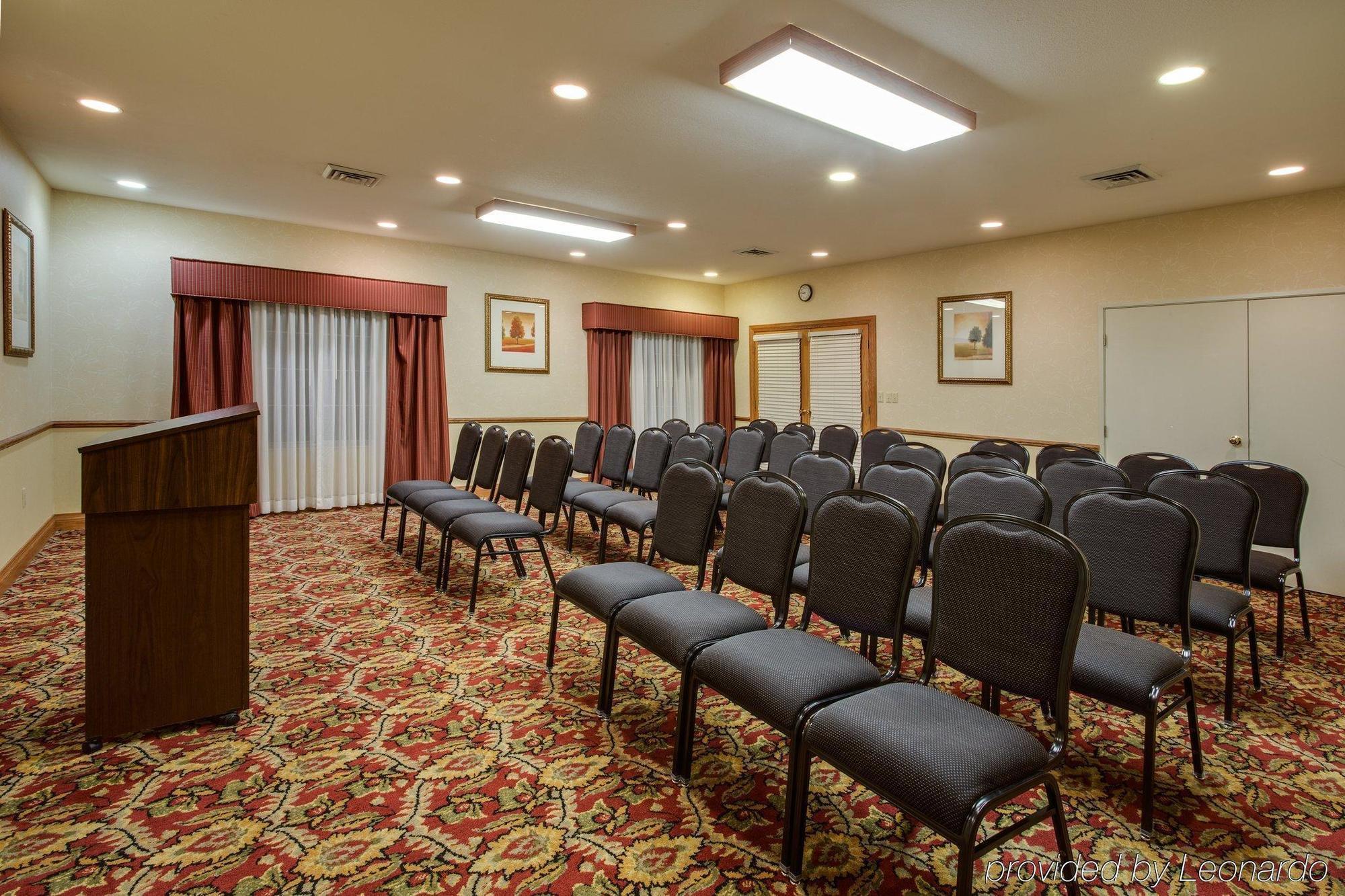 Holiday Inn Express And Suites Chicago West - St Charles By Ihg Saint Charles Bagian luar foto