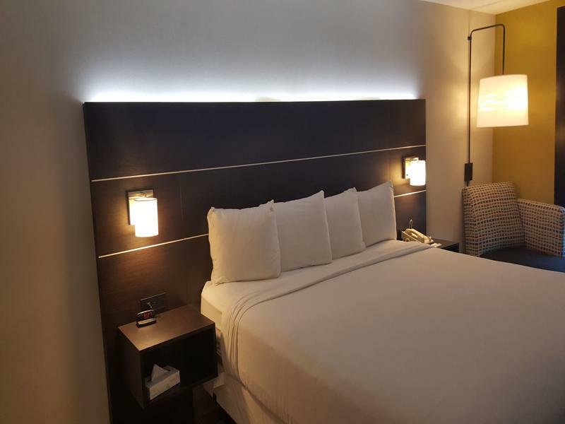 Holiday Inn Express And Suites Chicago West - St Charles By Ihg Saint Charles Bagian luar foto
